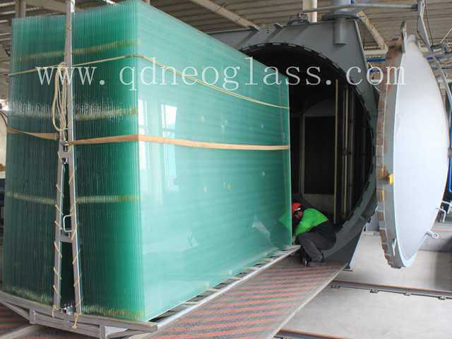 Clear Laminated Glass Onto Autoclave